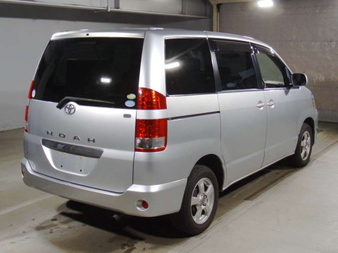 2006 Toyota Noah AZR65G[1]