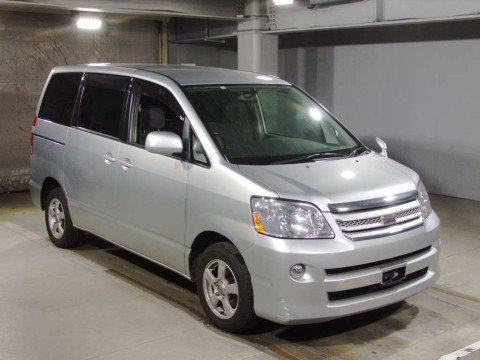 2006 Toyota Noah AZR65G[2]