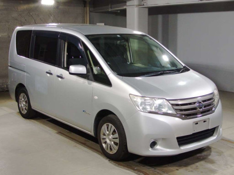 2013 Nissan Serena HC26[2]