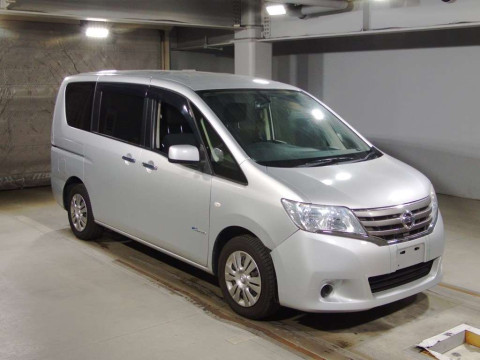 2013 Nissan Serena HC26[2]