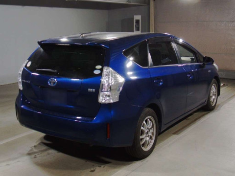 2012 Toyota Prius alpha ZVW41W[1]