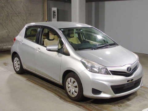 2013 Toyota Vitz KSP130[2]