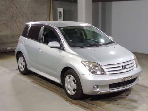 2005 Toyota IST NCP61[2]