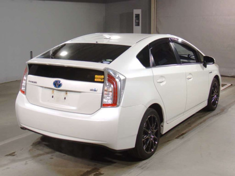 2013 Toyota Prius ZVW30[1]