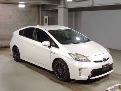 2013 Toyota Prius ZVW30[2]