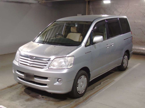 2003 Toyota Noah AZR60G[0]