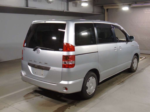 2003 Toyota Noah AZR60G[1]