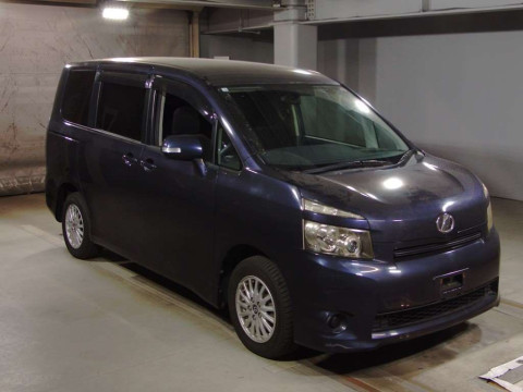 2008 Toyota Voxy ZRR70G[2]