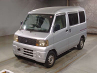 2002 Mitsubishi Minicab Van