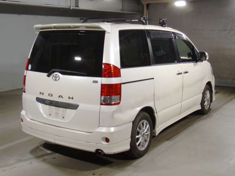 2007 Toyota Noah AZR60G[1]