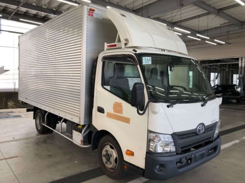 2017 Toyota Toyoace Truck XZU710[2]