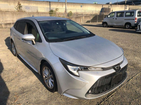 2020 Toyota Corolla Touring Wagon ZRE212W[2]