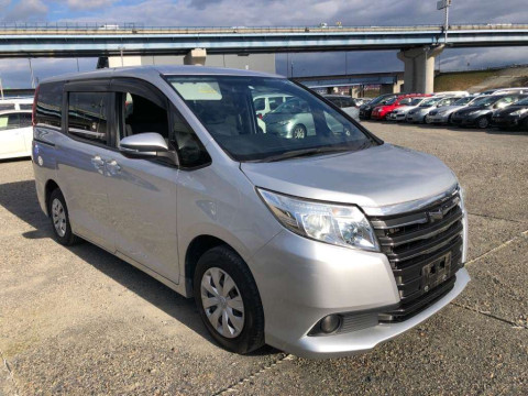 2015 Toyota Noah ZRR80G[2]