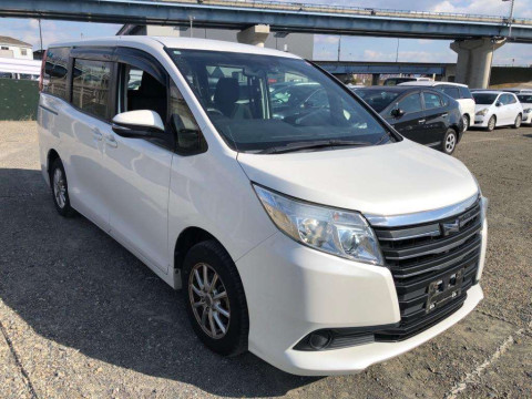 2015 Toyota Noah ZRR80G[2]