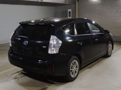 2014 Toyota Prius alpha ZVW41W[1]