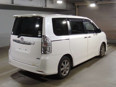 2010 Toyota Voxy ZRR70W[1]