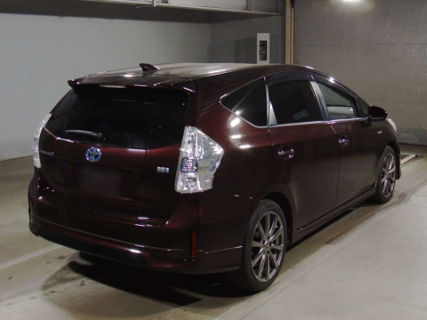 2014 Toyota Prius alpha ZVW40W[1]