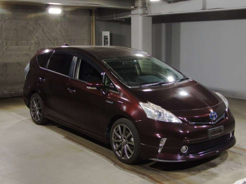 2014 Toyota Prius alpha ZVW40W[2]