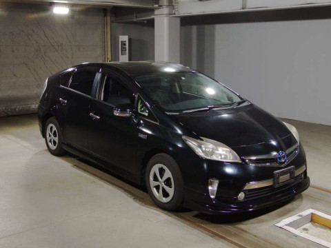 2012 Toyota Prius PHV ZVW35[2]