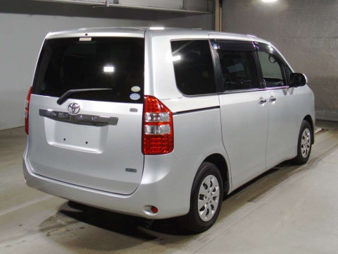 2011 Toyota Noah ZRR70G[1]