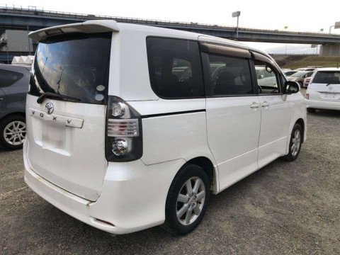 2008 Toyota Voxy ZRR70W[1]