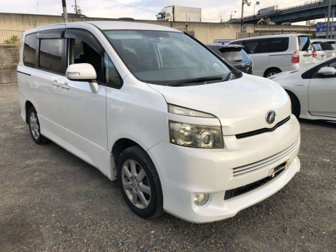 2008 Toyota Voxy ZRR70W[2]