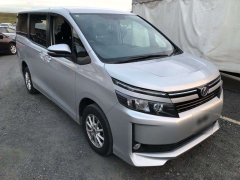 2015 Toyota Voxy ZRR85G[2]