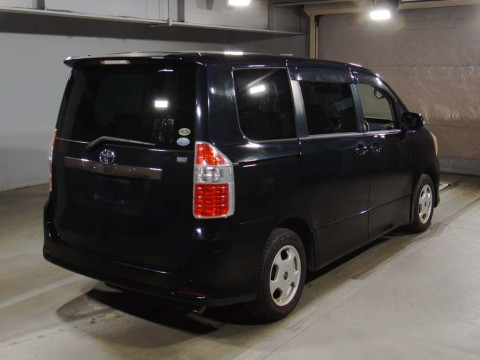 2007 Toyota Noah ZRR70W[1]