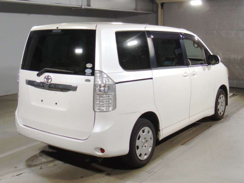 2007 Toyota Noah ZRR70G[1]