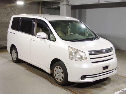 2007 Toyota Noah ZRR70G[2]