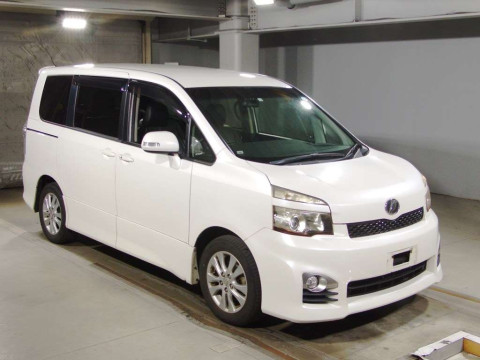 2010 Toyota Voxy ZRR70W[2]