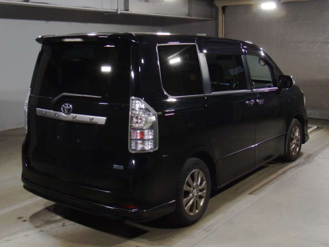 2011 Toyota Voxy ZRR70W[1]