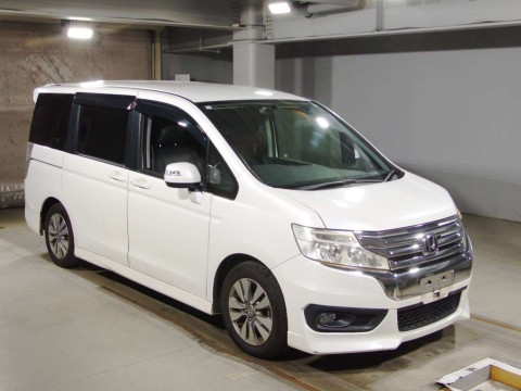 2013 Honda Step WGN Spada RK5[2]