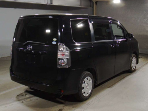 2010 Toyota Voxy ZRR70G[1]