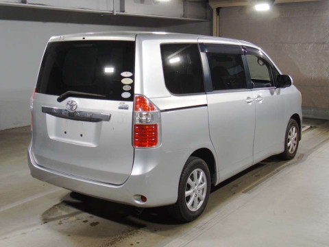 2008 Toyota Noah ZRR70G[1]