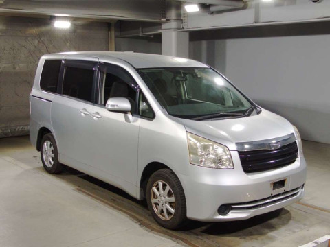 2008 Toyota Noah ZRR70G[2]