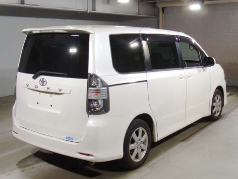 2009 Toyota Voxy ZRR70W[1]