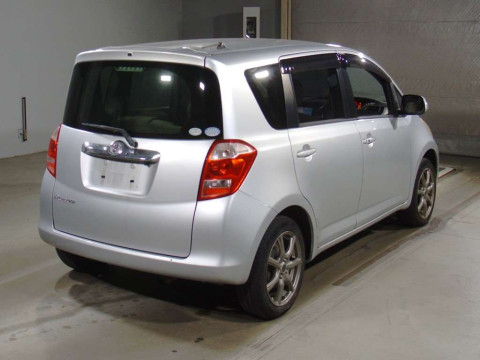 2005 Toyota Ractis SCP100[1]