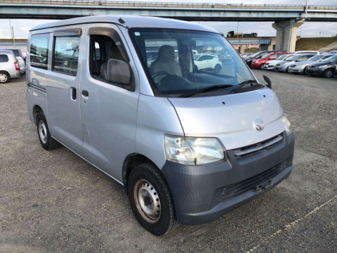 2011 Toyota Townace Van S402M[2]