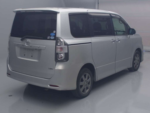 2009 Toyota Voxy ZRR75W[1]