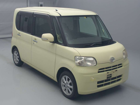 2010 Daihatsu Tanto L375S[2]