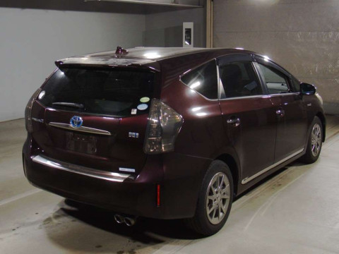 2013 Toyota Prius alpha ZVW41W[1]