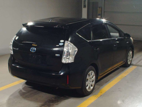 2012 Toyota Prius alpha ZVW41W[1]