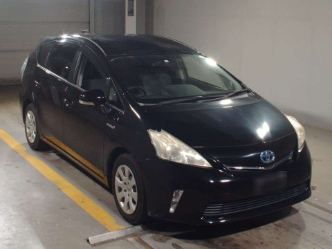 2012 Toyota Prius alpha ZVW41W[2]