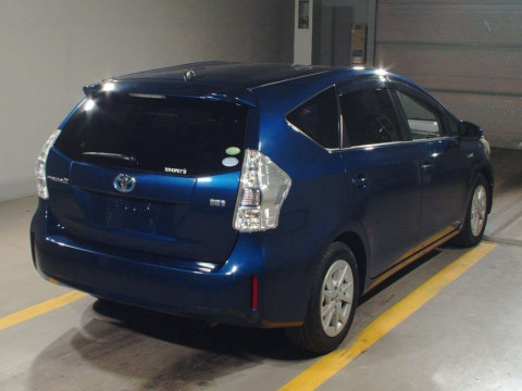 2012 Toyota Prius alpha ZVW41W[1]