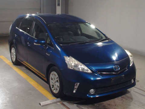 2012 Toyota Prius alpha ZVW41W[2]