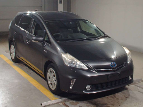 2012 Toyota Prius alpha ZVW41W[2]