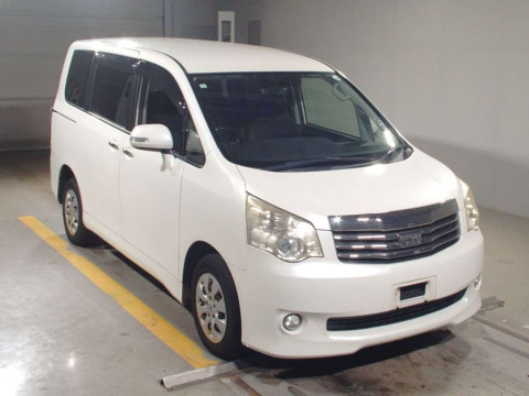 2013 Toyota Noah ZRR75G[2]