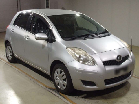 2010 Toyota Vitz SCP90[2]