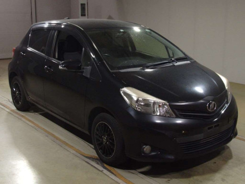 2014 Toyota Vitz NSP130[2]